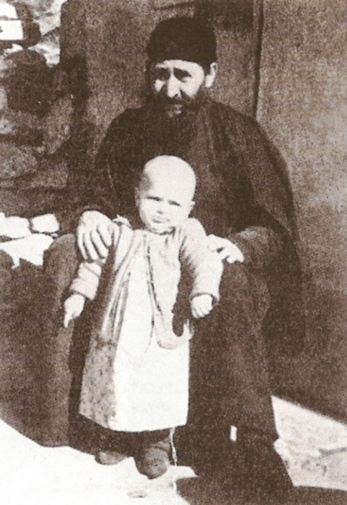  Ο Όσιος Γεώργιος Καρσλίδης με την βαπτιστικιά του Αν. Τσολακίδου (07/02/1957 μ.Χ.).