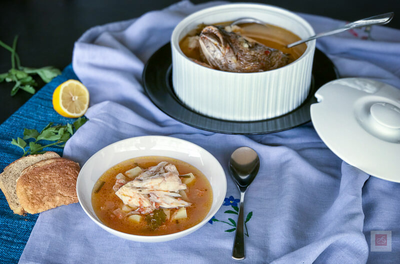 Ψαροκεφαλή σούπα κλασική ελληνική, ψαρόσουπα με κεφάλι μεγάλου ψαριού
