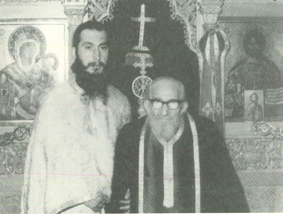 Ο ιερομόναχος Γεράσιμος με τον ιερομόναχο Ονούφριο Αγιαννανίτη.