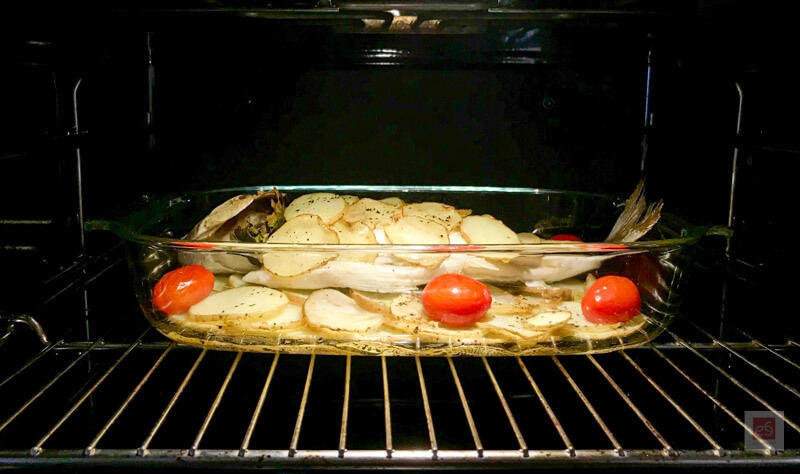Τσιπούρα με πατάτες γκρατέν και ντοματίνια στο φούρνο - 40 λεπτά