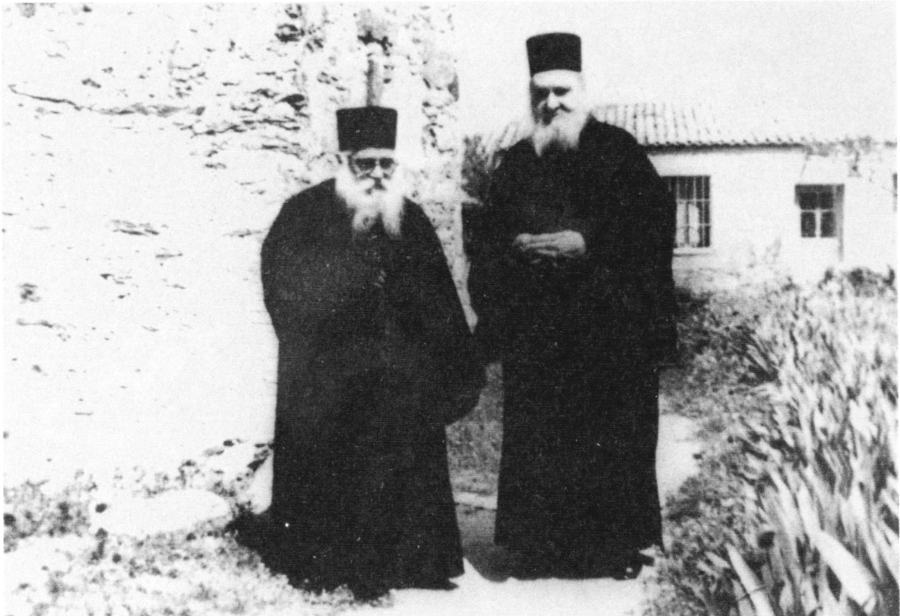 Ο Γέροντας Δωρόθεος (δεξιά) με τον Γέροντα Ιερώνυμο Σιμωνοπετρίτη