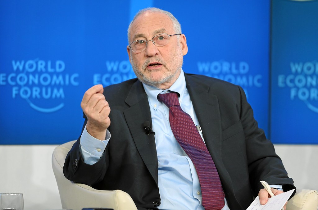  O βραβευμένος με Νόμπελ στα οικονομικά και καθηγητής στο Πανεπιστήμιο Columbia Joseph E. Stiglitz, 