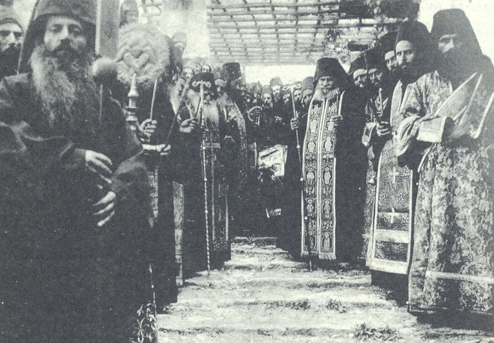 Η κηδεία του Γέροντος Συνεσίου Αγιοπαυλίτου ( φωτ.μοναχού Δανιήλ Νεοσκητιώτου,1931)