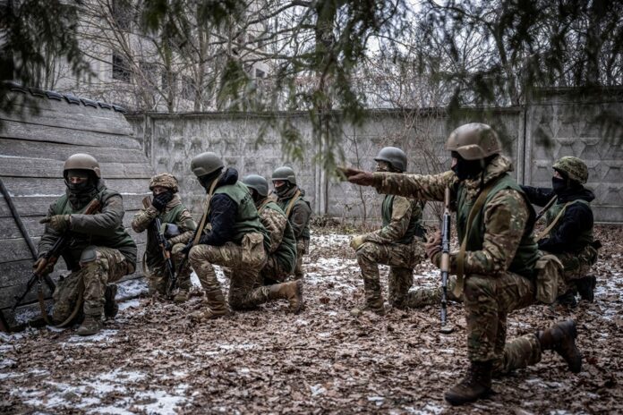 Ουκρανία: Η Γαλλία ετοιμάζεται να στείλει 2.000 στρατιώτες στο Κίεβο